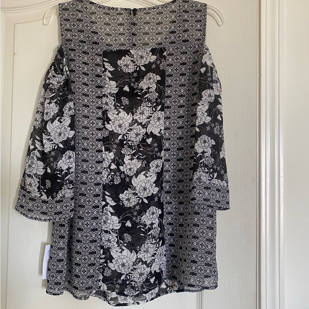 NY Collection Sheer Cut Out Shoulder Blouse | Size Small - Picture 2 of 9